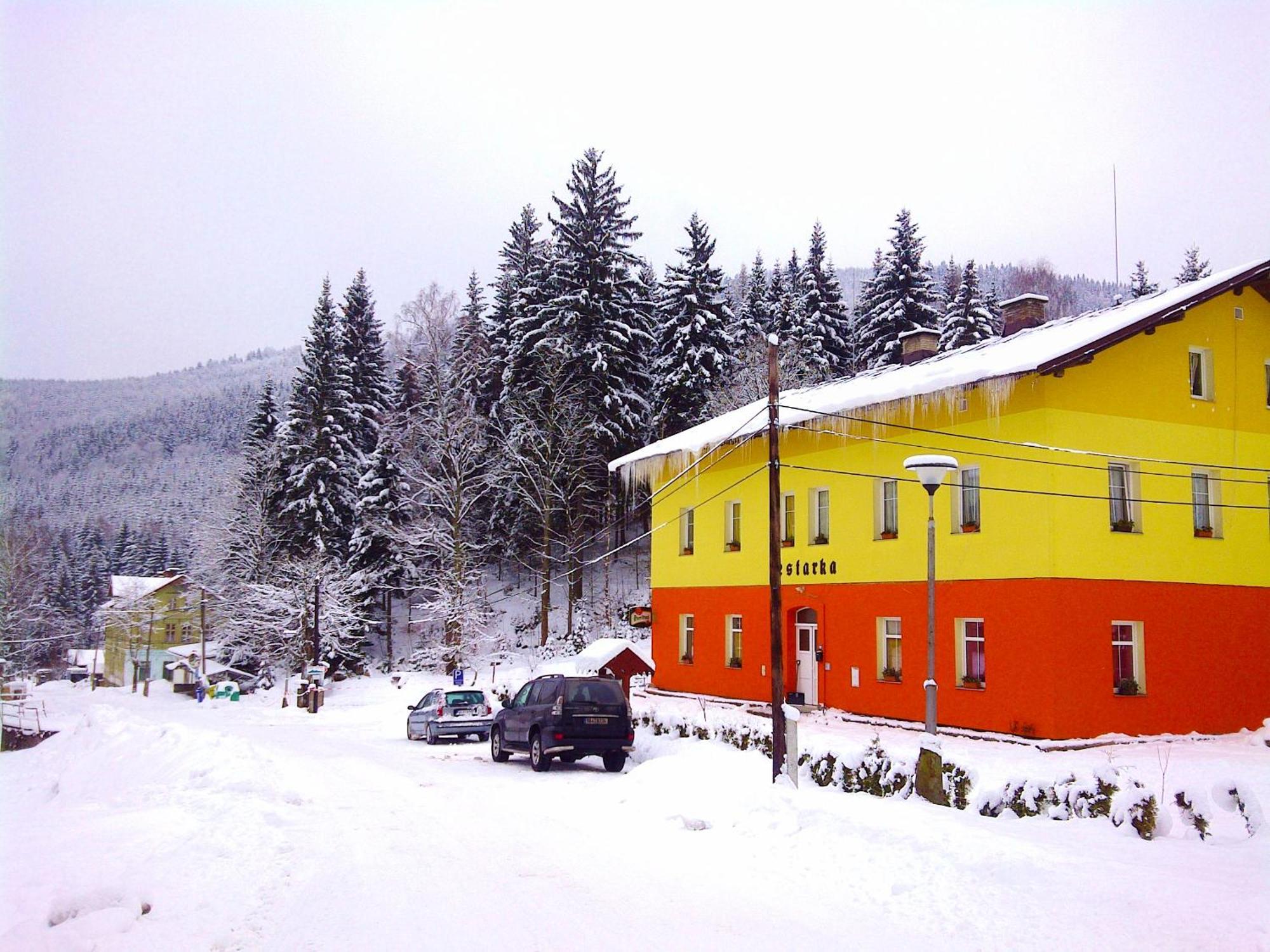 Apartmany Lestarka Korenov Luaran gambar