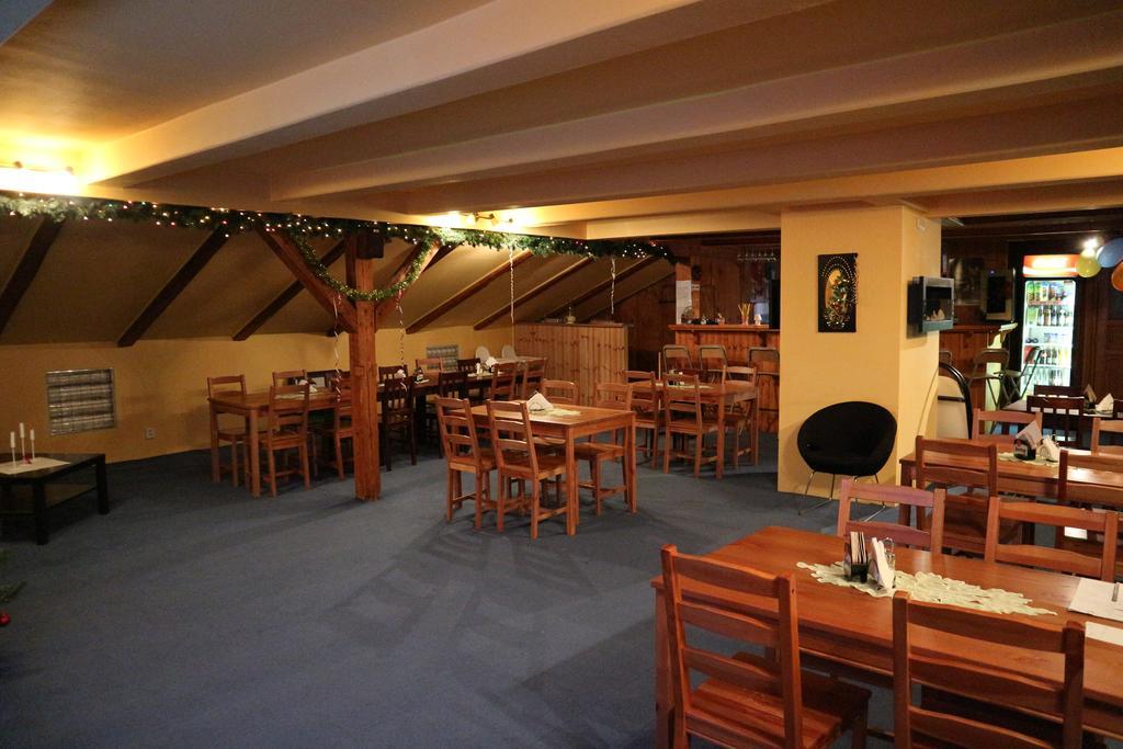 Apartmany Lestarka Korenov Luaran gambar