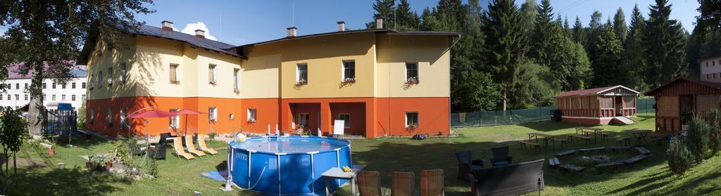 Apartmany Lestarka Korenov Luaran gambar