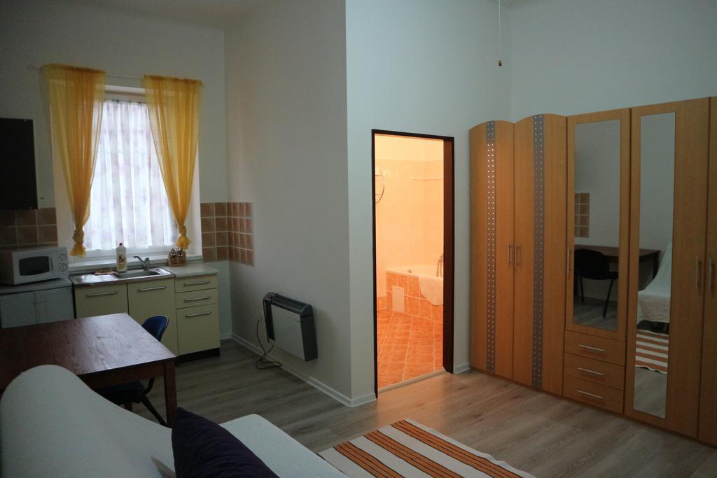 Apartmany Lestarka Korenov Luaran gambar