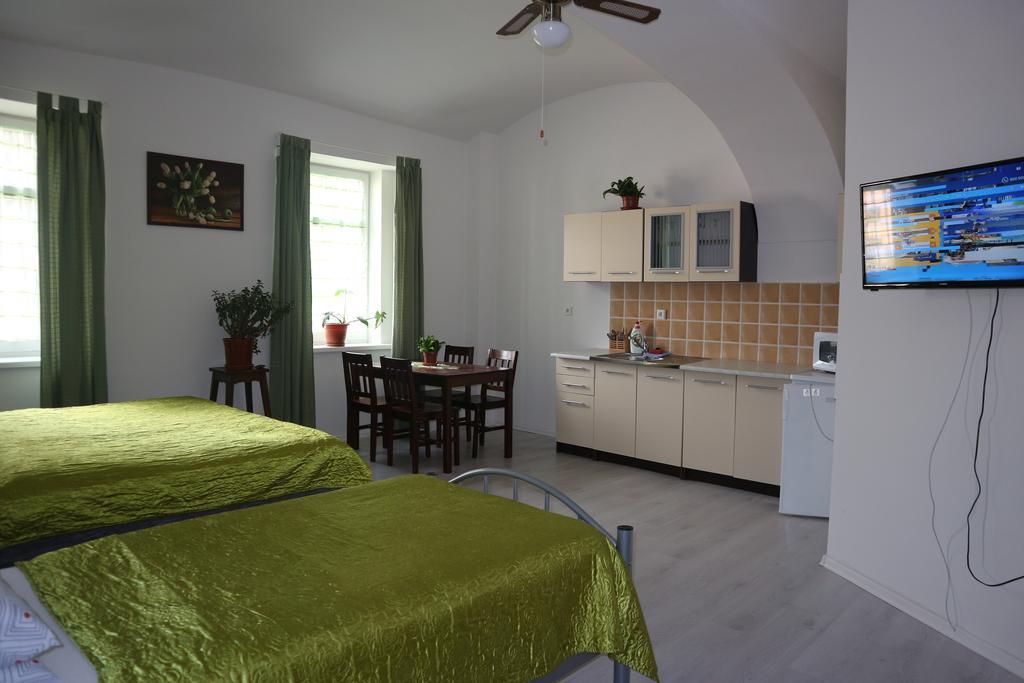 Apartmany Lestarka Korenov Luaran gambar
