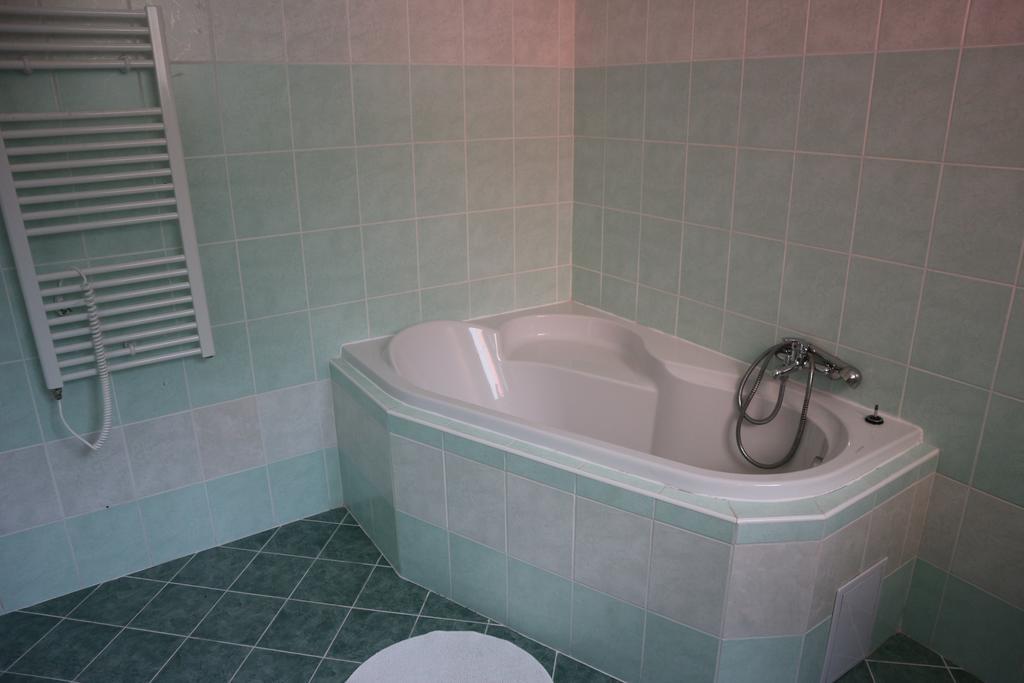Apartmany Lestarka Korenov Luaran gambar