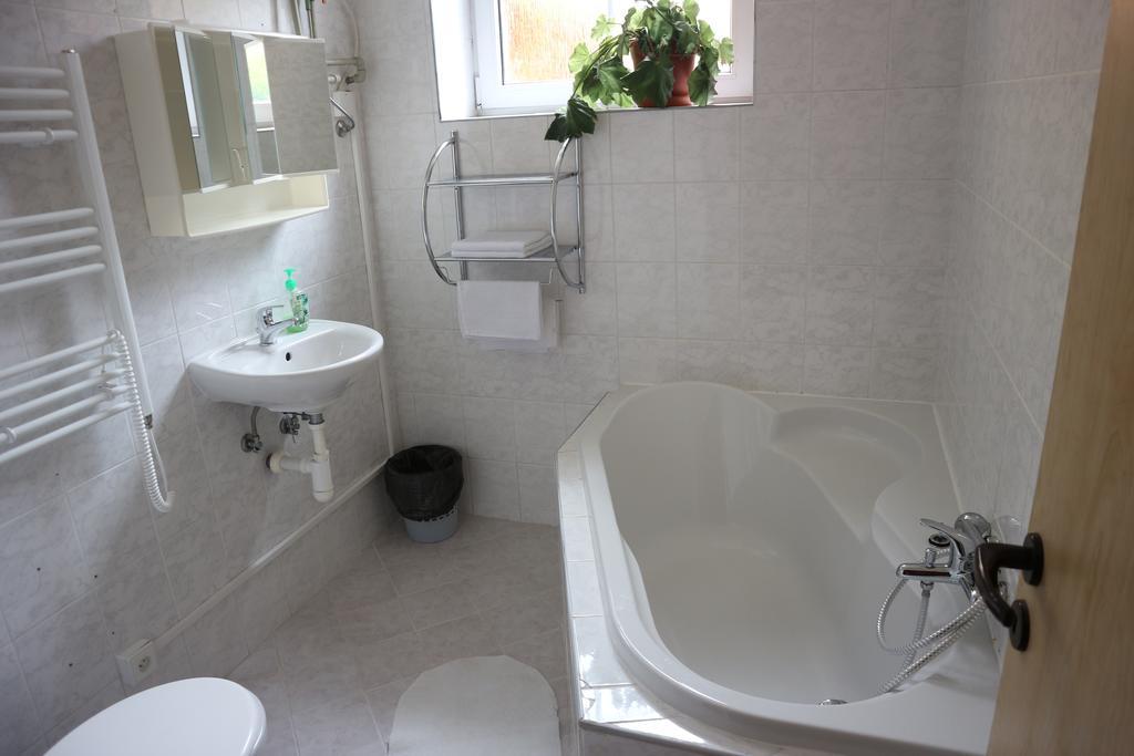 Apartmany Lestarka Korenov Luaran gambar