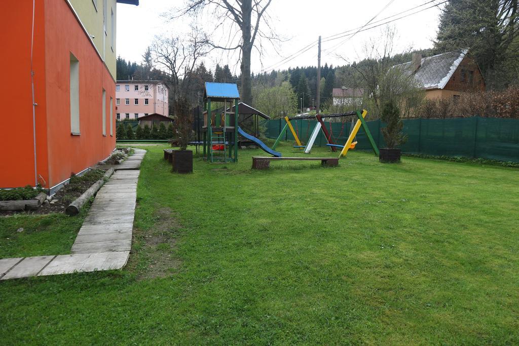 Apartmany Lestarka Korenov Luaran gambar